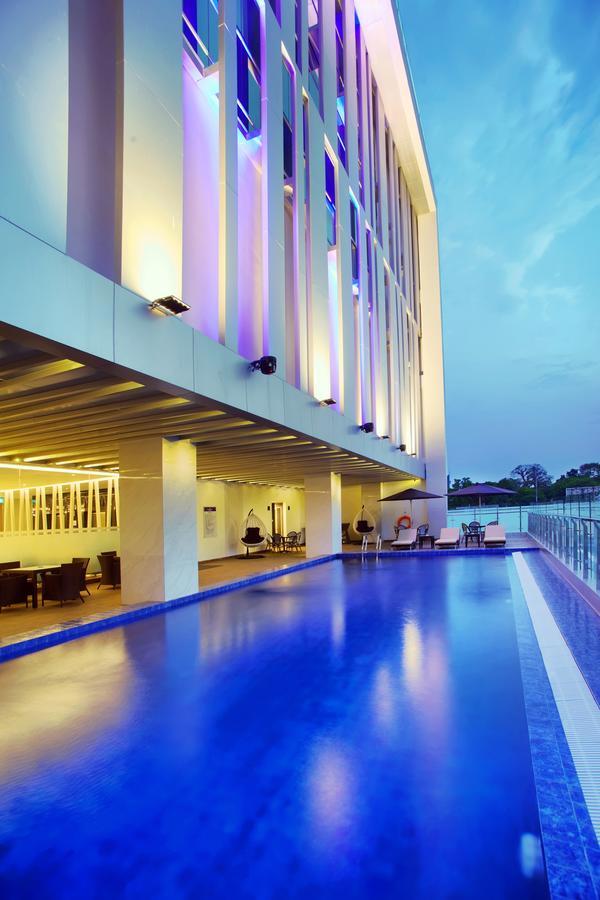 Golden Tulip Essential Makassar Hotel Ngoại thất bức ảnh